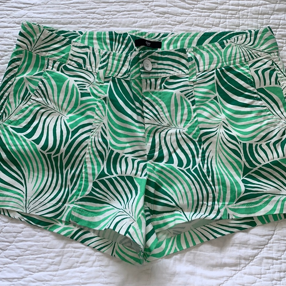 GAP shorts